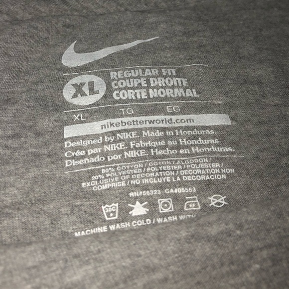 Nike T-Shirt - Picture 2 of 2